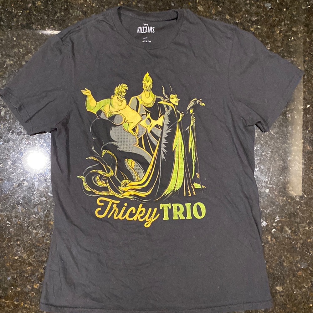 Disney Villains black tee shirt size M